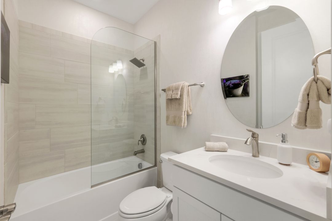 9721 Everglades Dr, Naples, FL 34120