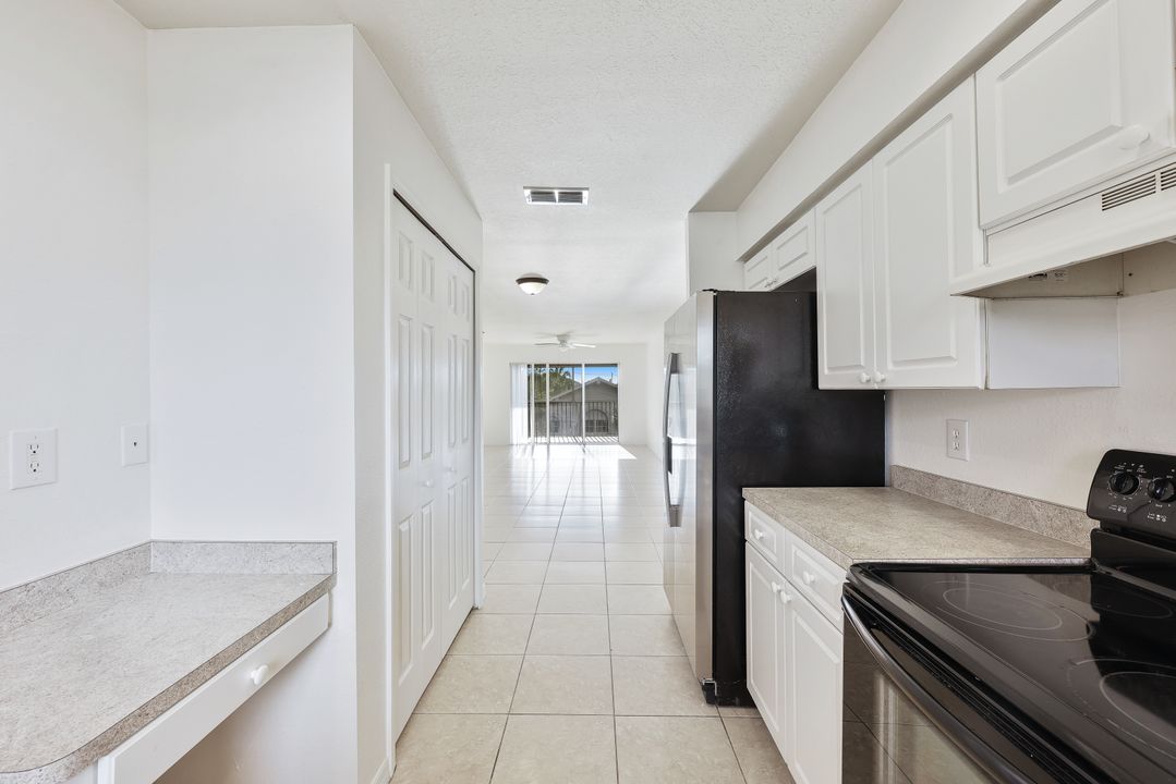 3752 Santa Barbara Blvd #202, Cape Coral, FL 33914