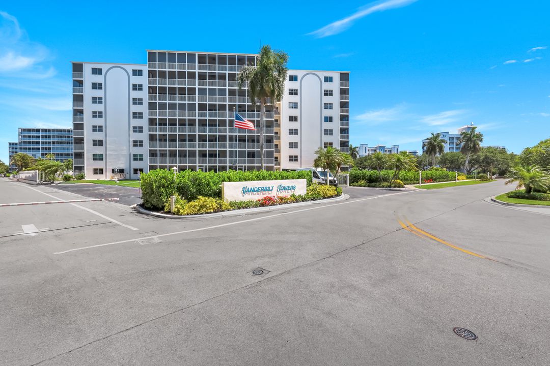 5 Bluebill Ave #208, Naples, FL 34108