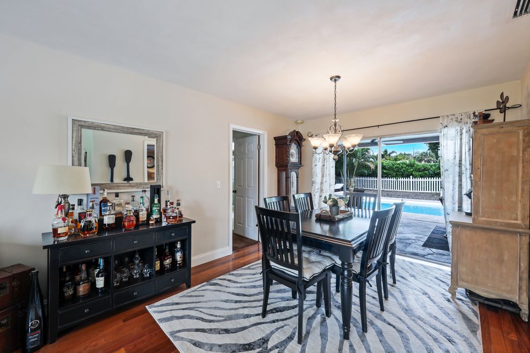 289 Burning Tree Dr, Naples, FL 34105