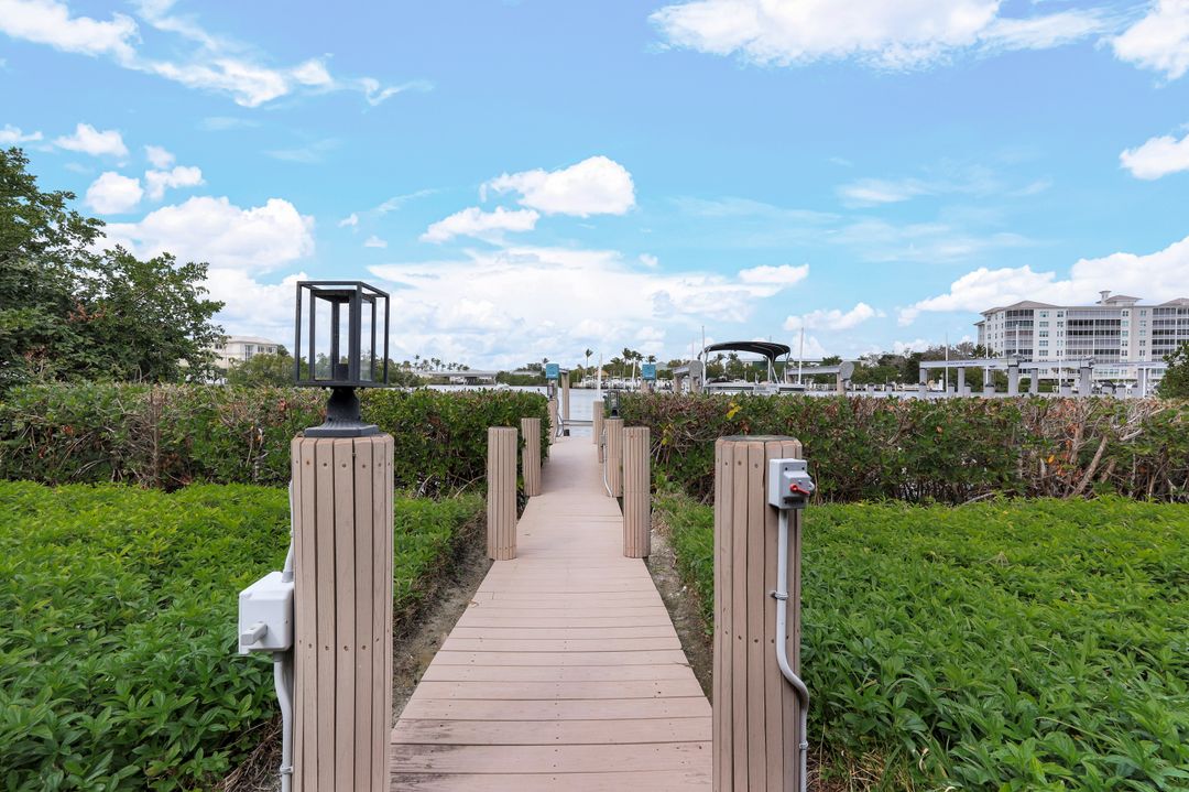 201 San Mateo Dr, Bonita Springs, FL 34134