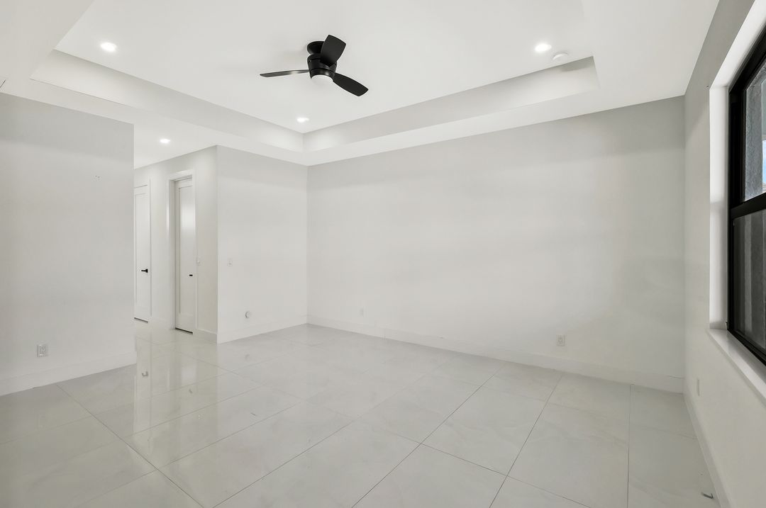 913 Embers Pkwy W, Cape Coral, FL 33993