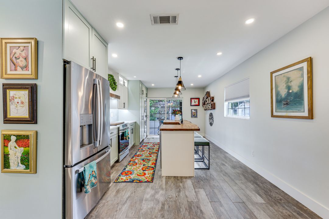 2385 Sunset Ave, Naples, FL 34112