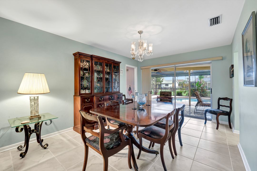 701 SW 52nd St, Cape Coral, FL 33914