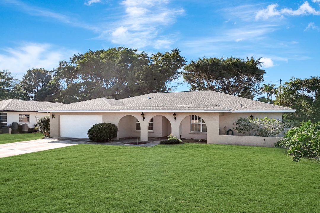 307 Country Club Dr, Naples, FL 34110