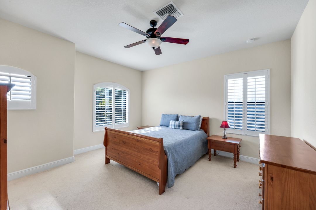 10101 Florence Cir, Naples, FL 34119