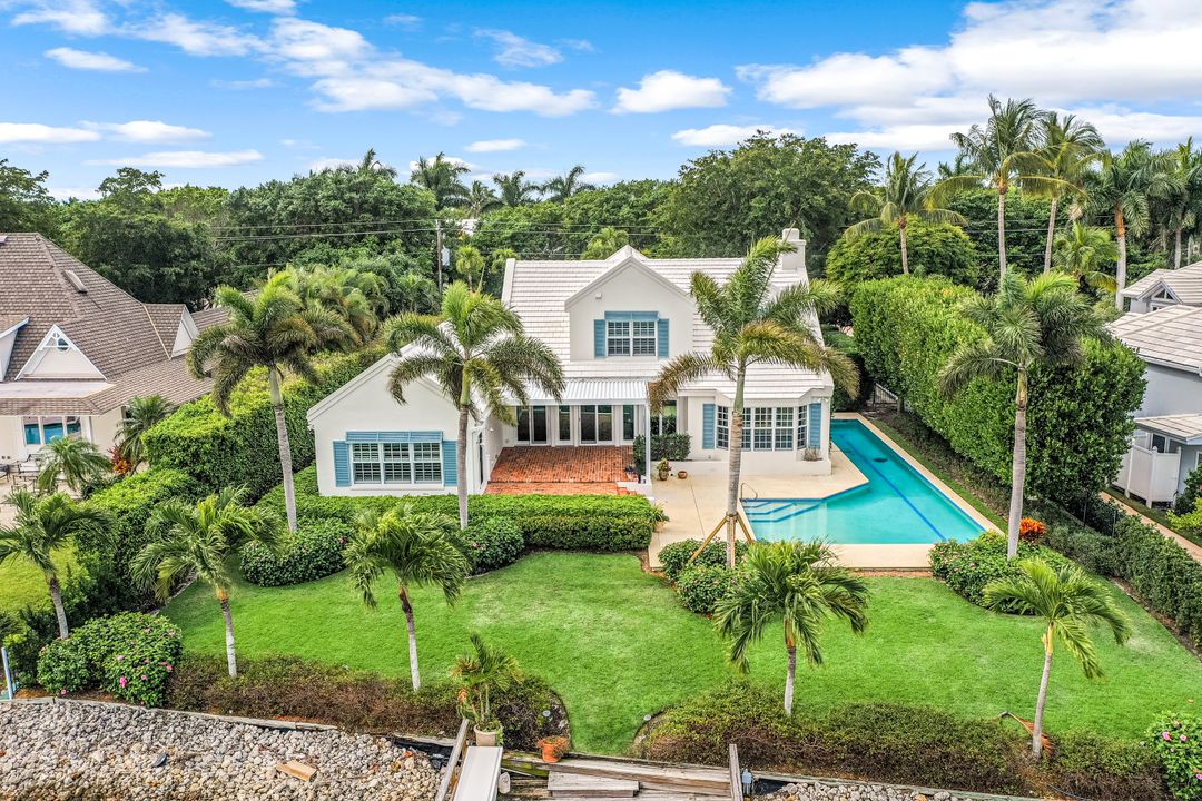 901 Galleon Dr, Naples, FL 34102