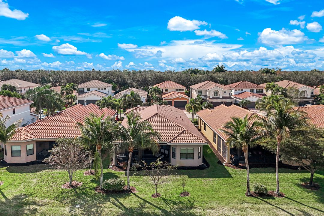 3224 Pacific Dr, Naples, FL 34119