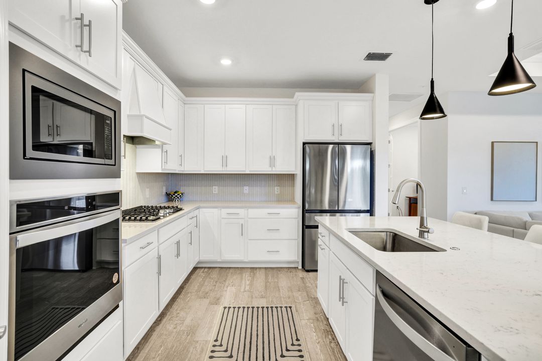 1952 Yellowfin Cir, Naples, FL 34114