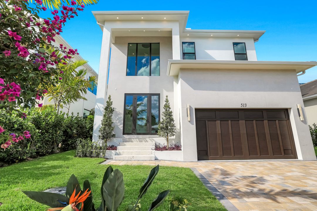 513 92nd Ave N, Naples, FL 34108