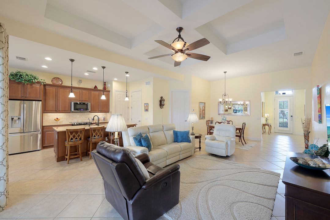 9103 Graphite Cir, Naples, FL 34120