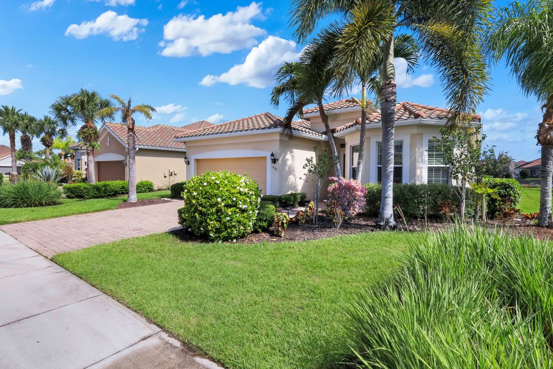 9179 Flint Ct, Naples, FL 34120