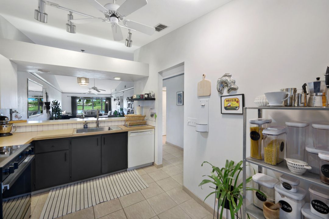 4038 Northlight Dr #1506, Naples, FL 34112
