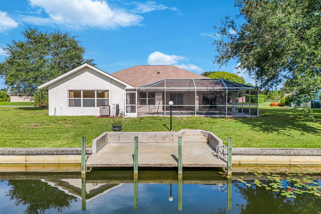 615 SE 19th Ct, Cape Coral, FL 33990