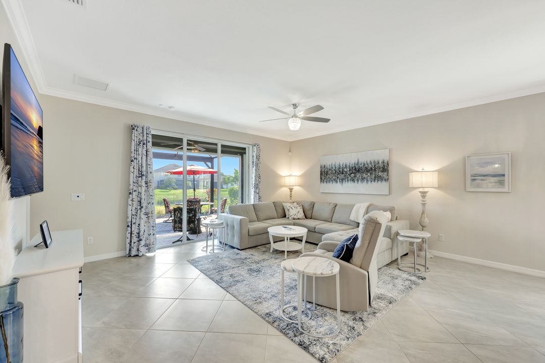 2174 Clementine St, Naples, FL 34120