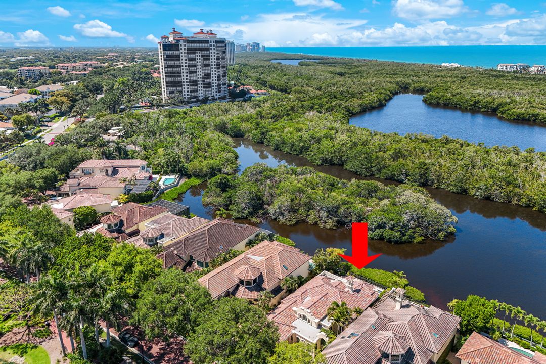 7913 Via Vecchia, Naples, FL 34108