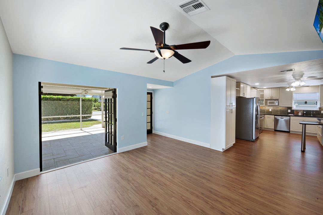 825 93rd Ave N, Naples, FL 34108