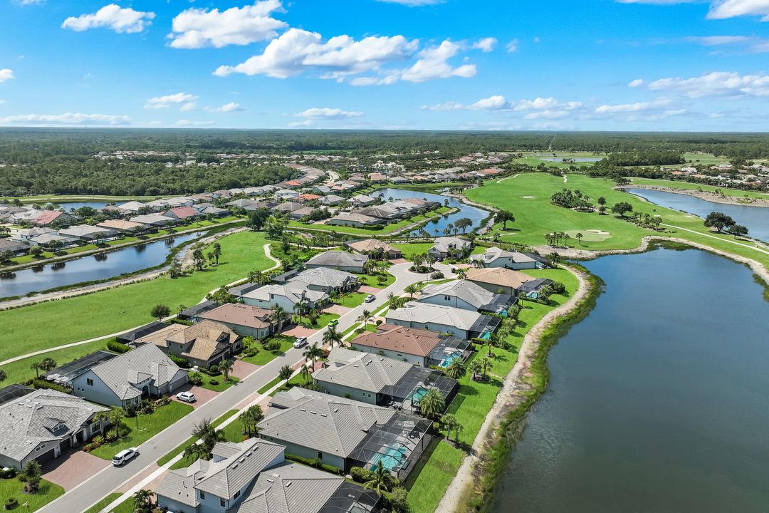 9577 Everglades Dr, Naples, FL 34120