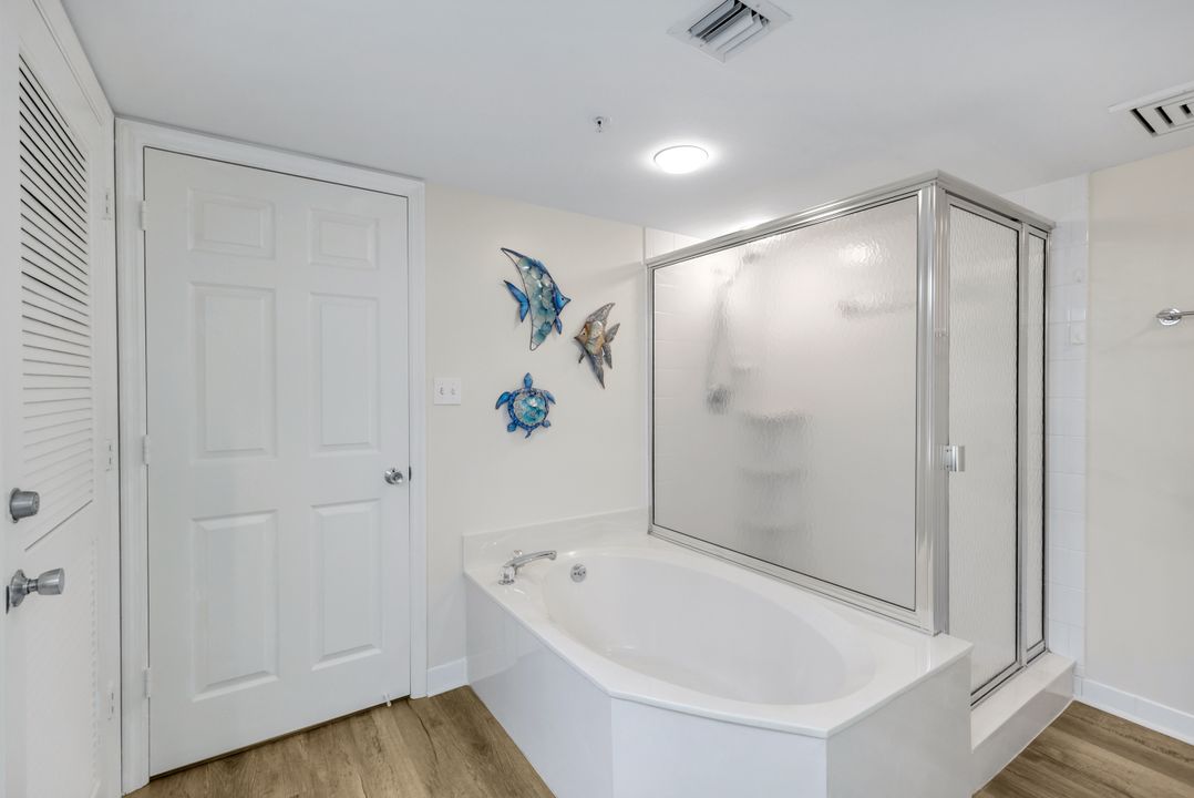 21 Bluebill Ave  #905, Naples, FL 34108