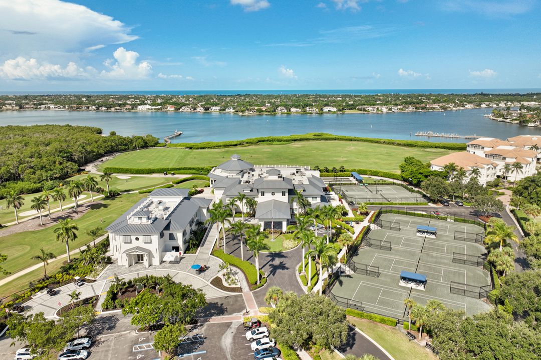 2153 Paget Cir, Naples, FL 34112