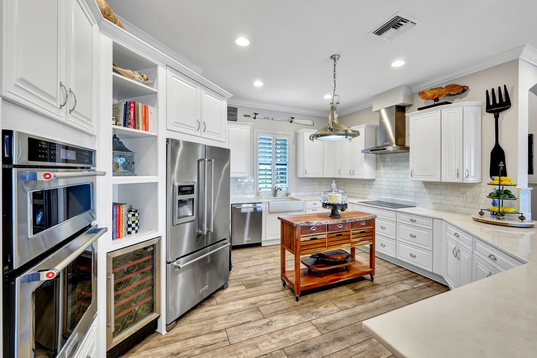 9206 Marble Stone Dr, Naples, FL 34120