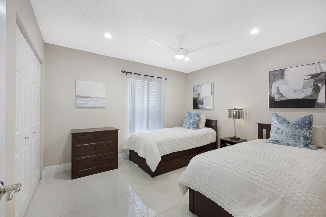 613 Serendipity Dr, Naples, FL 34108