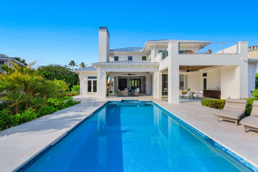 380 18th Ave S, Naples, FL 34102