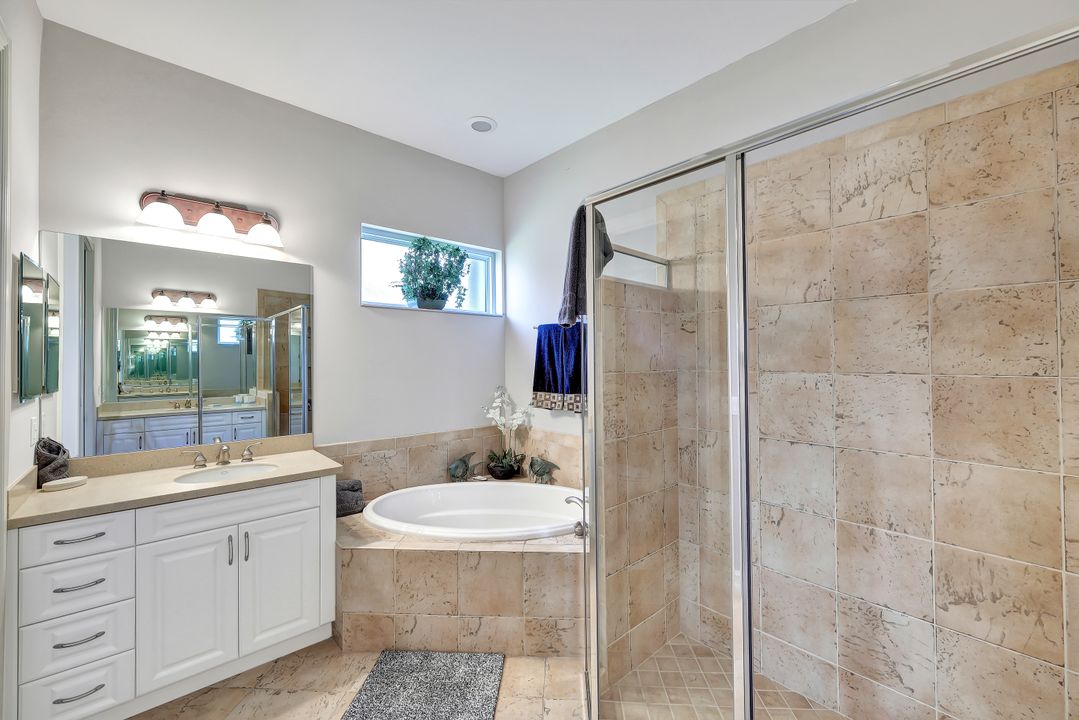 6172 Dogleg Dr, Naples, FL 34113