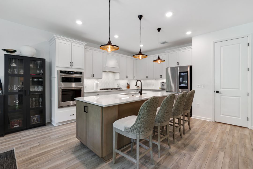 10427 Ventana Ln, Naples, FL 34120