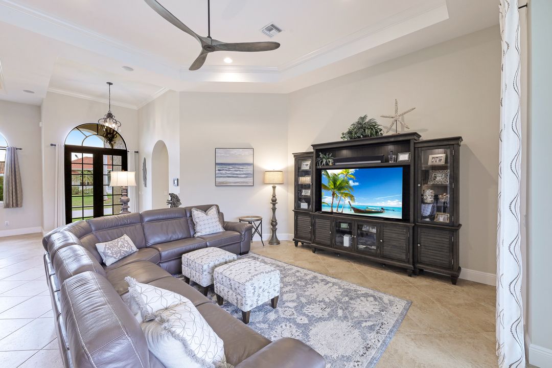 650 Amber Dr, Marco Island, FL 34145