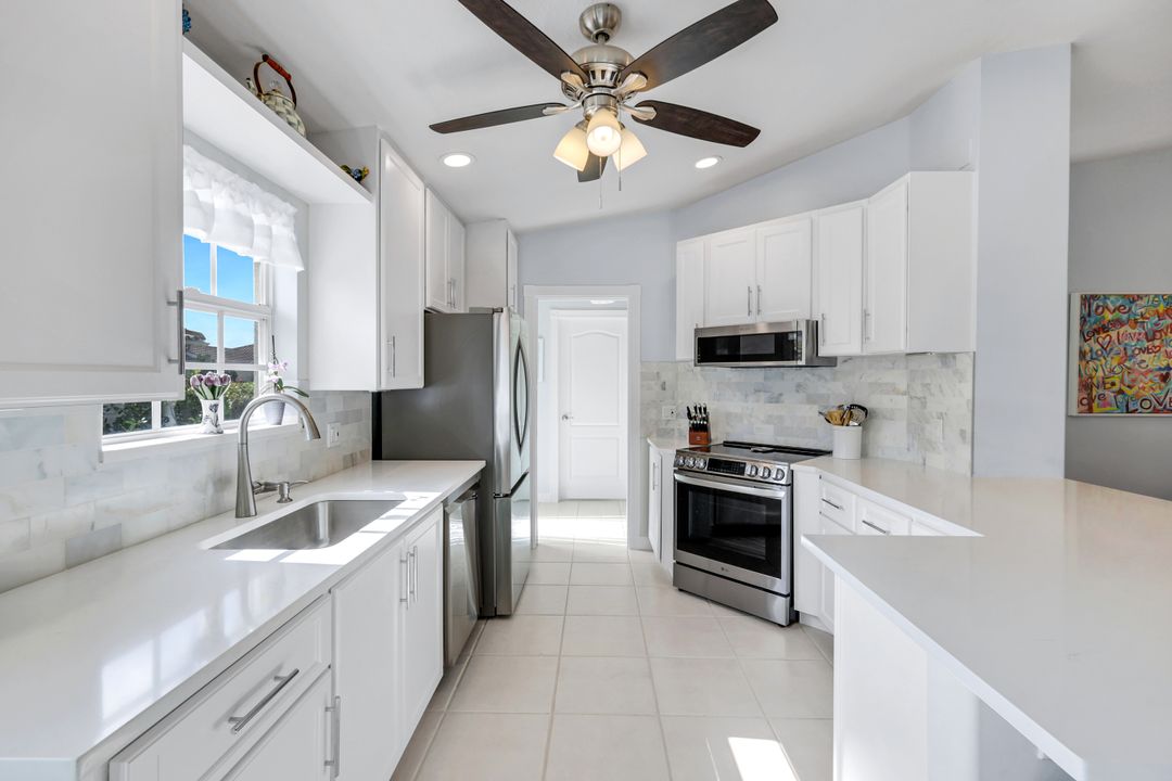 4272 Redonda Ln, Naples, FL 34119