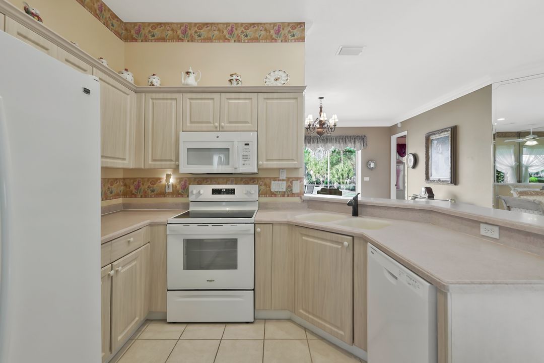 5852 Northridge Dr, Naples, FL 34110