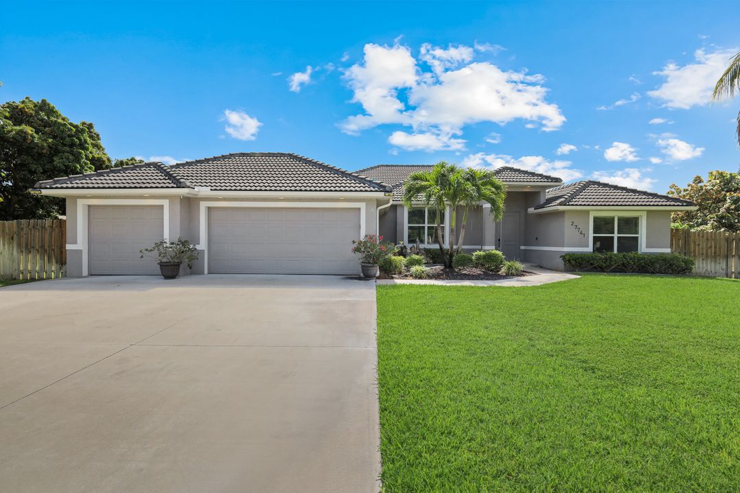 27741 Roslin Dr, Bonita Springs, FL 34135