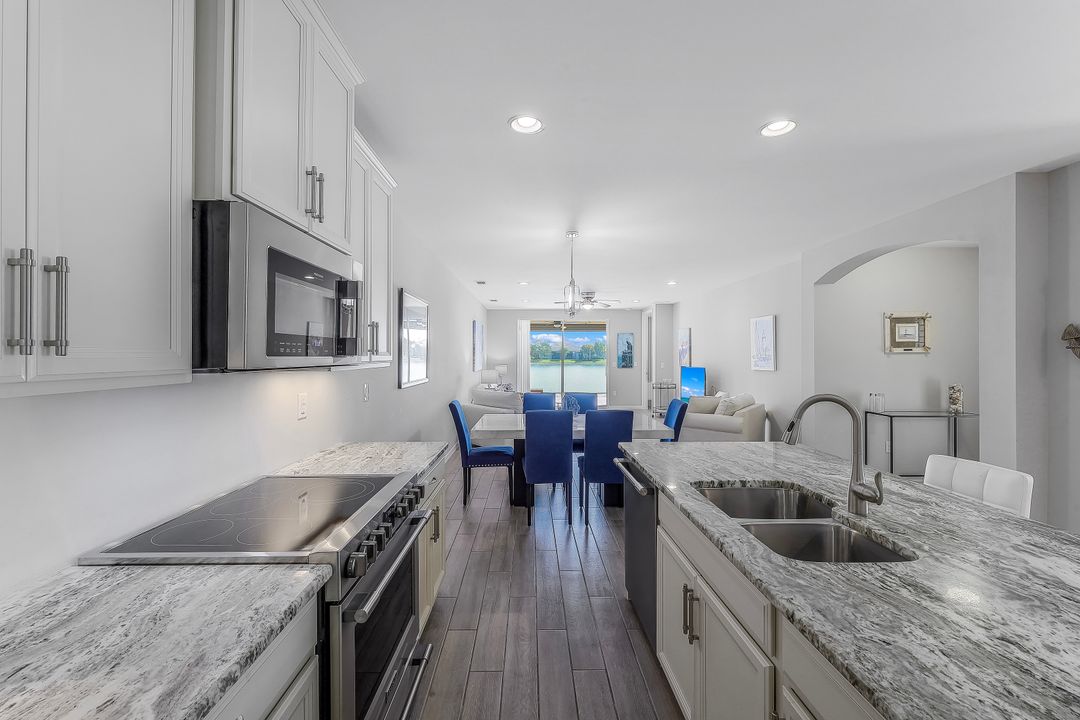 14908 Edgewater Cir, Naples, FL 34114