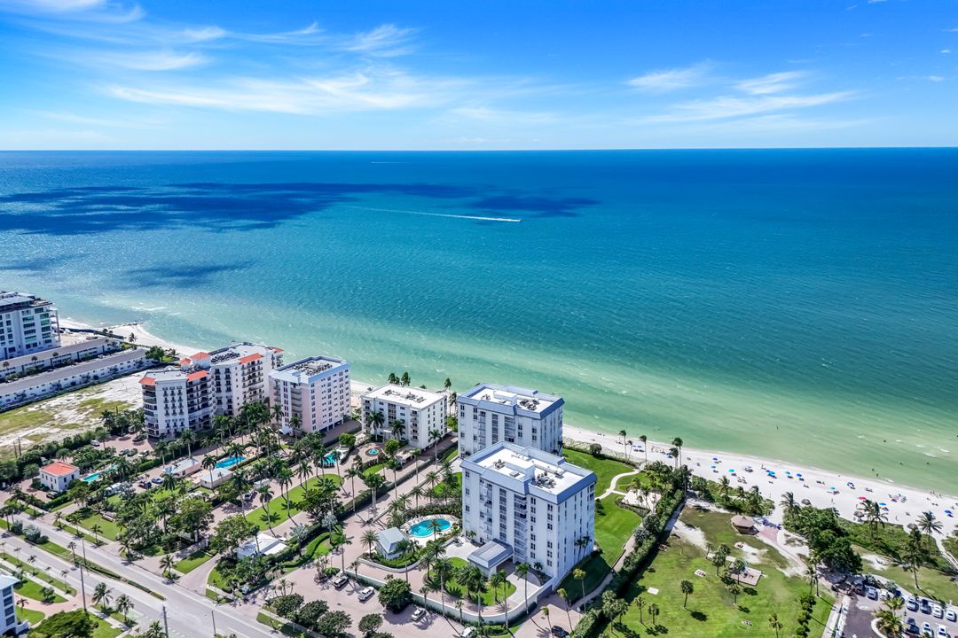 1285 Gulf Shore Blvd N #3B, Naples, FL 34102