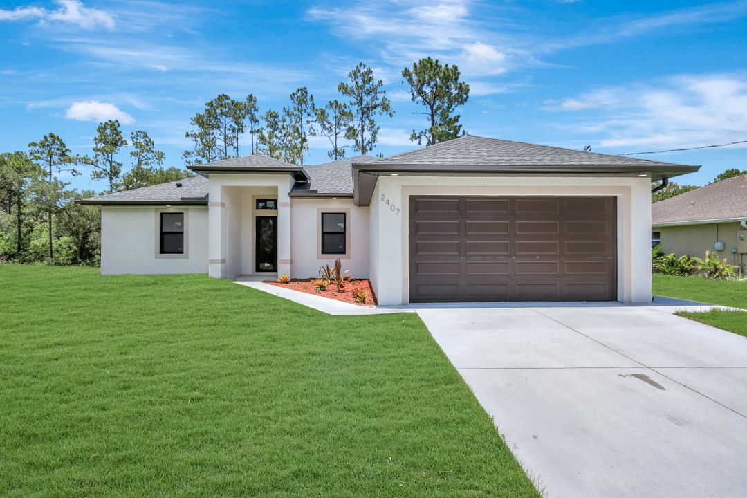 2407 Jetridge St, Alva, FL 33920