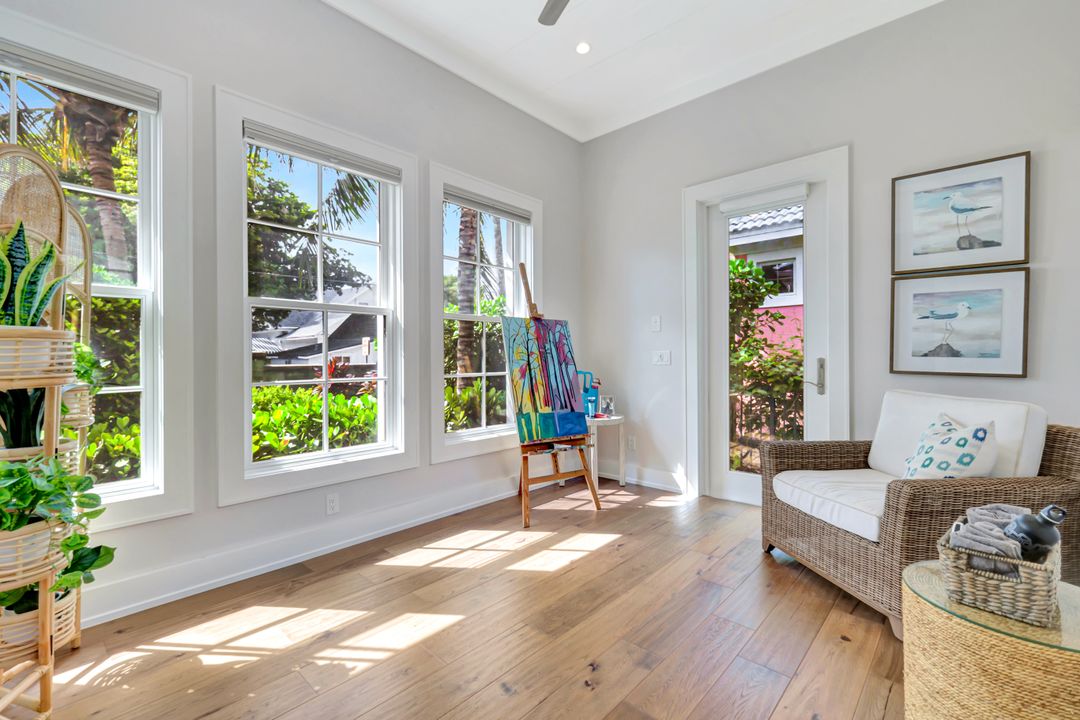 160 Broad Ave S, Naples, FL 34102