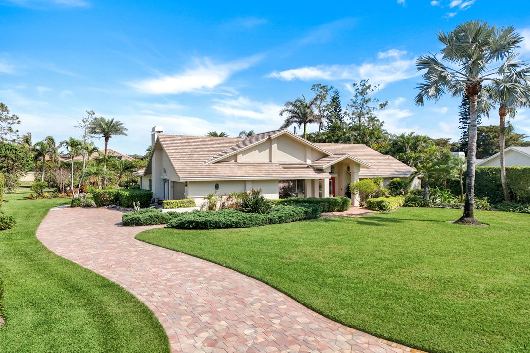 1933 Empress Ct, Naples, FL 34110