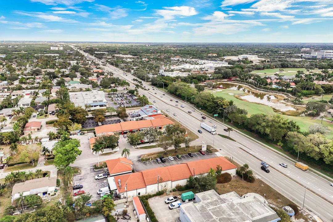 10265 Tamiami Trl N, Naples, FL 34108