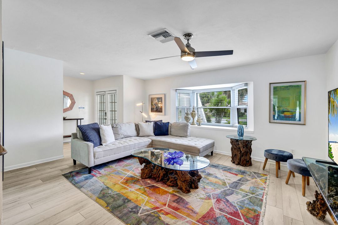 576 93rd Ave N, Naples, FL 34108