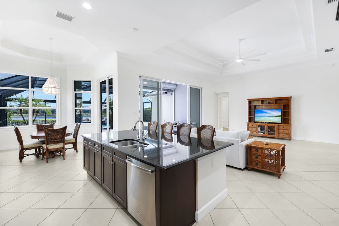 5052 Martinique Dr, Naples, FL 34113