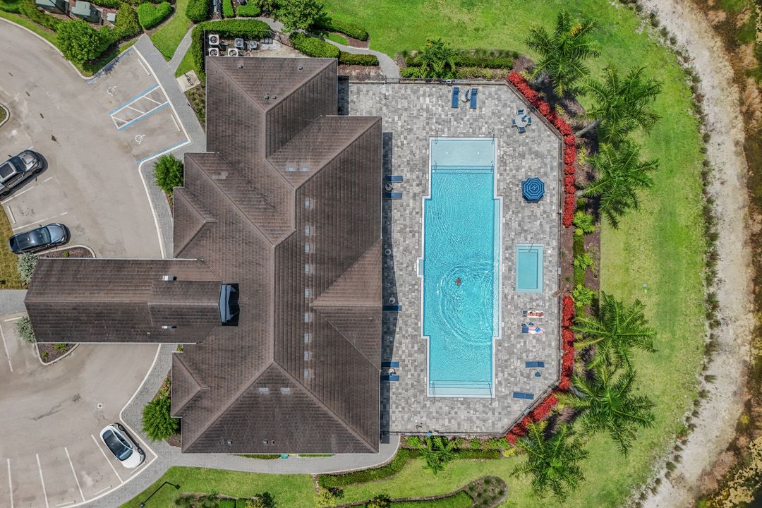 7348 Rockefeller Dr, Naples, FL 34119