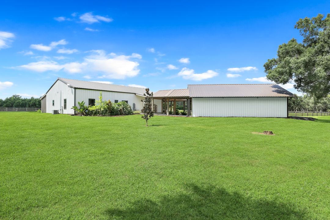 19080 Parkinson Rd, Alva, FL 33920