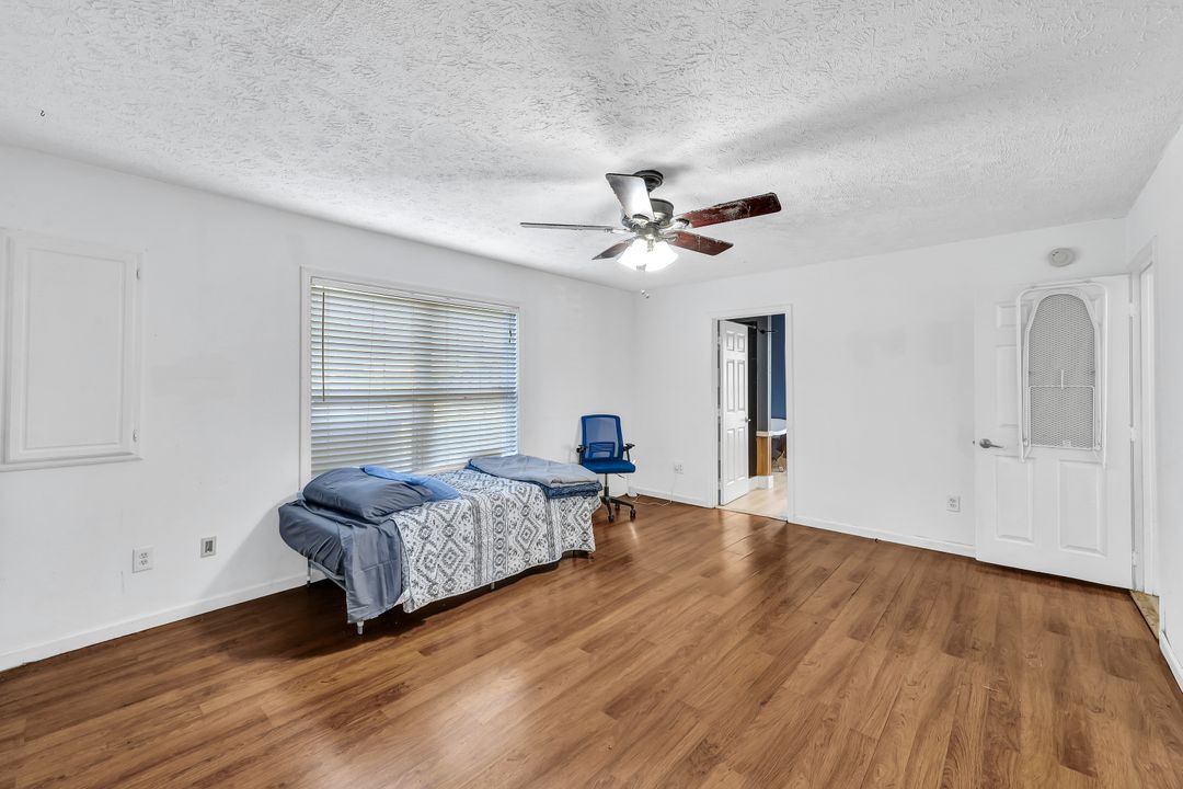 279 Leawood Cir, Naples, FL 34104