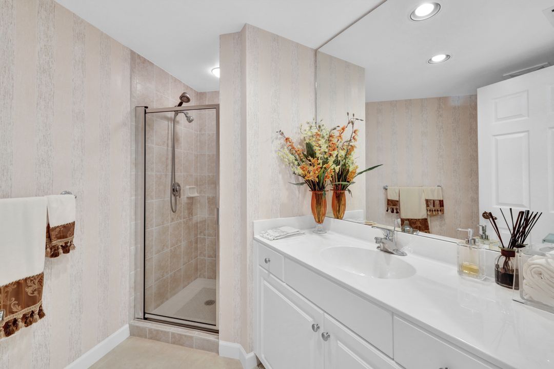 300 Dunes Blvd #1007, Naples, FL 34110