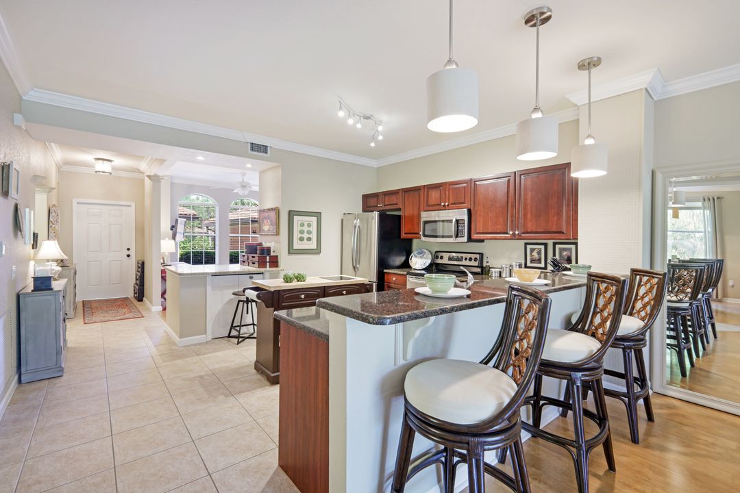 10021 Heather Ln #802, Naples, FL 34119