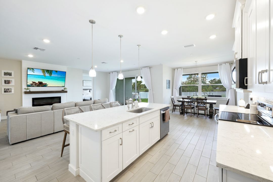 2050 Hickeys Creekside Dr, Alva, FL 33920