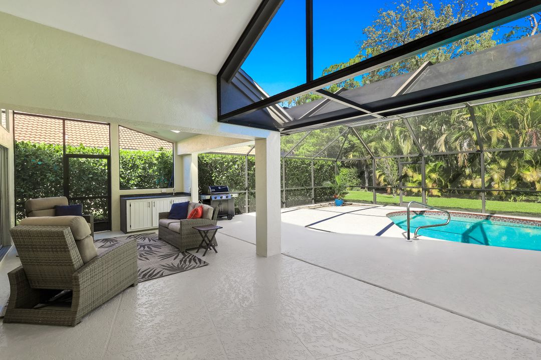 547 Cormorant Cove, Naples, FL 34113