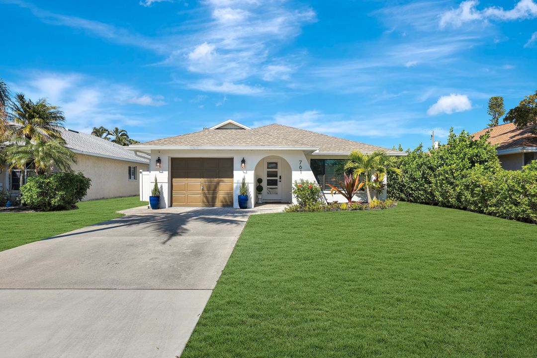 761 99th Ave N, Naples, FL 34108