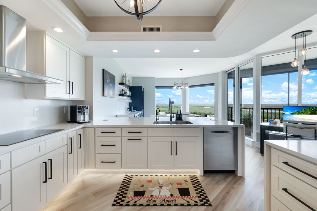 1060 Borghese Ln #902, Naples, FL 34114